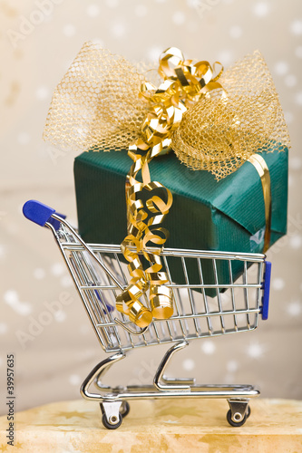 Photo: Großes Geschenk im Warenkorb Großes Geschenk im Warenkorb