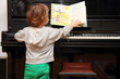 Foto: Junge am Klavier Junge am Klavier
