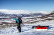 Winterwanderer mit Pulka