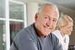 Senior im Fitnesscenter Senior im Fitnesscenter