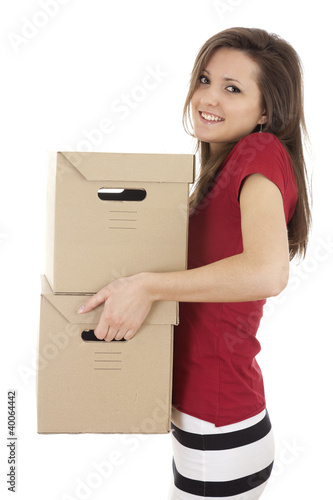 Foto: young woman carrying cardboard boxes, white background young woman carrying cardboard boxes, white background