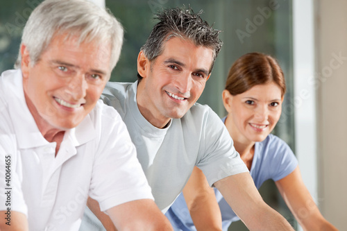 Photo: Portrait von Senioren im Fitnesscenter Portrait von Senioren im Fitnesscenter