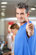 Daumen hoch im Fitnesscenter