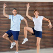Paar tanzt im Fitnesscenter