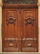 Alte Haustüre mit Verzierungen