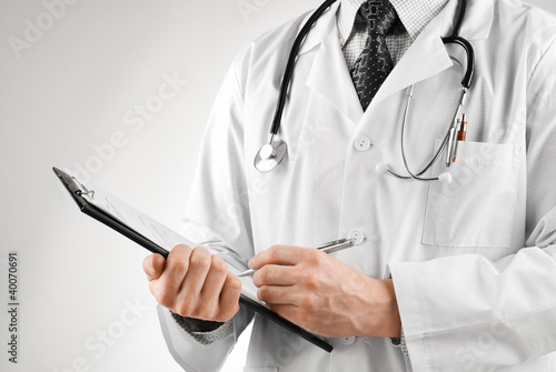 Foto: Doctor with stethoscope and clipboard Doctor with stethoscope and clipboard
