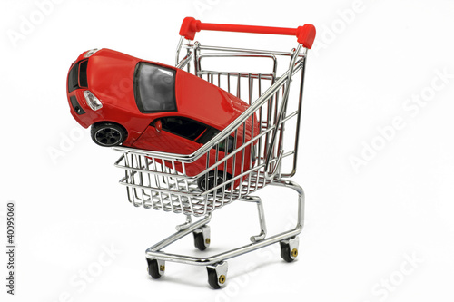 Photo: auto in einkaufswagen auto in einkaufswagen
