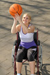 Rollstuhlfahrerin beim Sport