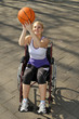 Rollstuhlfahrerin beim Sport