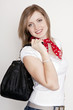junge Frau mit Handtasche