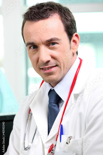 Photo: Portrait of doctor Portrait of doctor