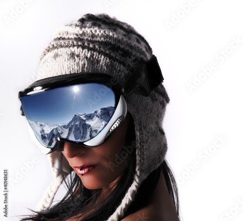 Photo: regard de femme aux sports d'hiver regard de femme aux sports d'hiver