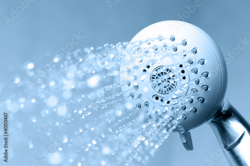 Foto: Shower with running water Shower with running water