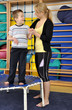Physiotherapie mit kleinem Jungen Physiotherapie mit kleinem Jungen