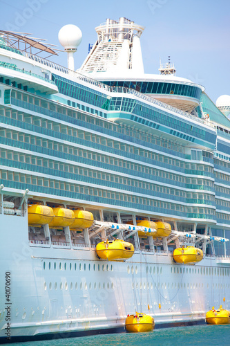 Photo: Holiday cruise liner Holiday cruise liner