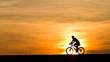 Biker-Silhoette im Sonnenuntergang