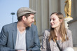 Couple discutant sur la place du Trocadéro - Paris - France