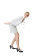 Femme portant quelque chose sur le dos