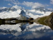 Bergsee mit Gletscher im Hintergrund Bergsee mit Gletscher im Hintergrund