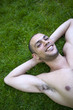 Nu, homme, athlète, sourire, jeune, musclé, heureux Nu, homme, athlète, sourire, jeune, musclé, heureux