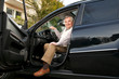 Portrait Senior im Auto