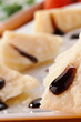 Formaggio parmigiano e aceto balsamico, close-up