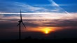 Windrad beim Sonnenuntergang