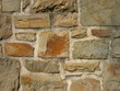 Kaminmauer aus Naturstein in einem Fünfziger Jahre Wohnhaus