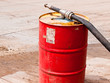 Foto: Tonne und Wasserspritze Tonne und Wasserspritze