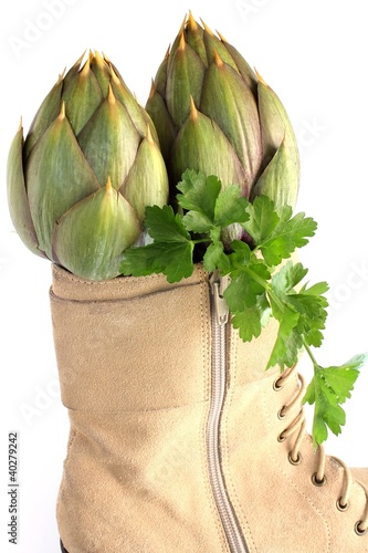 Photo: carciofi spinosi di albenga dentro a stivaletto da donna carciofi spinosi di albenga dentro a stivaletto da donna