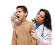 Foto: Doctor applying oxygen treatment on a little boy with asthma. Doctor applying oxygen treatment on a little boy with asthma.