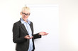 junge frau flipchart