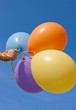 Kinderhand mit Luftballons