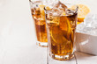 Foto: Lemon Ice Tea on white wooden table Lemon Ice Tea on white wooden table
