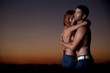 Foto: young couple having fun on the beach young couple having fun on the beach