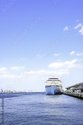 Foto: luxury cruise ship at Yokohama Osanbashi Pier luxury cruise ship at Yokohama Osanbashi Pier