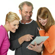 Foto: Father and his daughters having fun surfing on the internet Father and his daughters having fun surfing on the internet