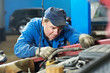Foto: car mechanic diagnosing auto engine problem car mechanic diagnosing auto engine problem