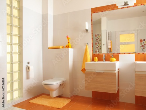 Foto: Colorful children bathroom with toilet Colorful children bathroom with toilet