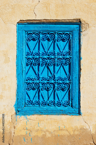 Photo: Tunisie - Fenêtre bleue Tunisie - Fenêtre bleue