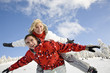 Foto: Young man giving piggyback to young woman Young man giving piggyback to young woman