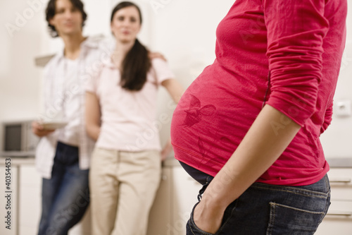 Foto: Abdomen of pregnant woman, close up Abdomen of pregnant woman, close up
