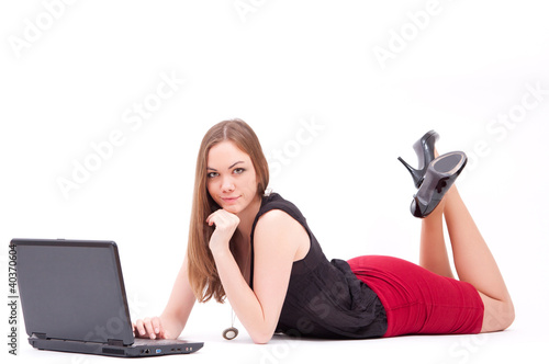 Photo: Junge Frau mit Laptop Junge Frau mit Laptop