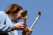 Foto: Mann mit Pinsel Mann mit Pinsel