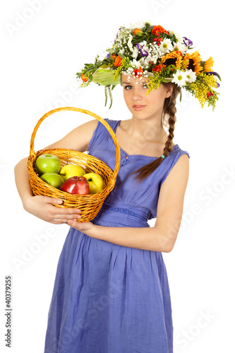 Foto: eautiful girl with flowers and apples eautiful girl with flowers and apples