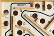 사진:write start in a wooden labyrinth with holes on the path write start in a wooden labyrinth with holes on the path