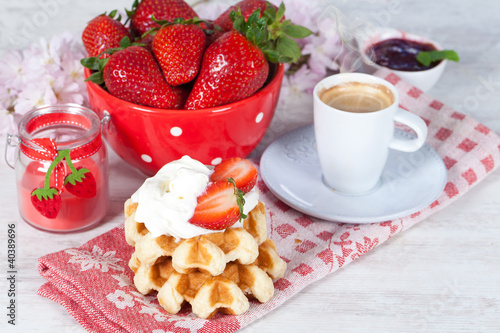 Foto: Waffle with strawberries Waffle with strawberries