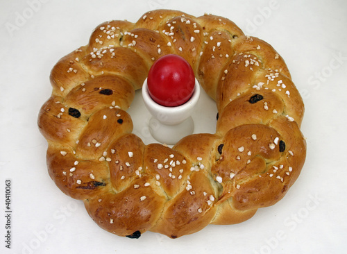 Photo: Osterei mit Hefezopf Osterei mit Hefezopf