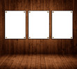 3 Bilder an einer Holzwand 3 Bilder an einer Holzwand