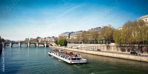 Photo: Quais de Seine - Paris - France Quais de Seine - Paris - France